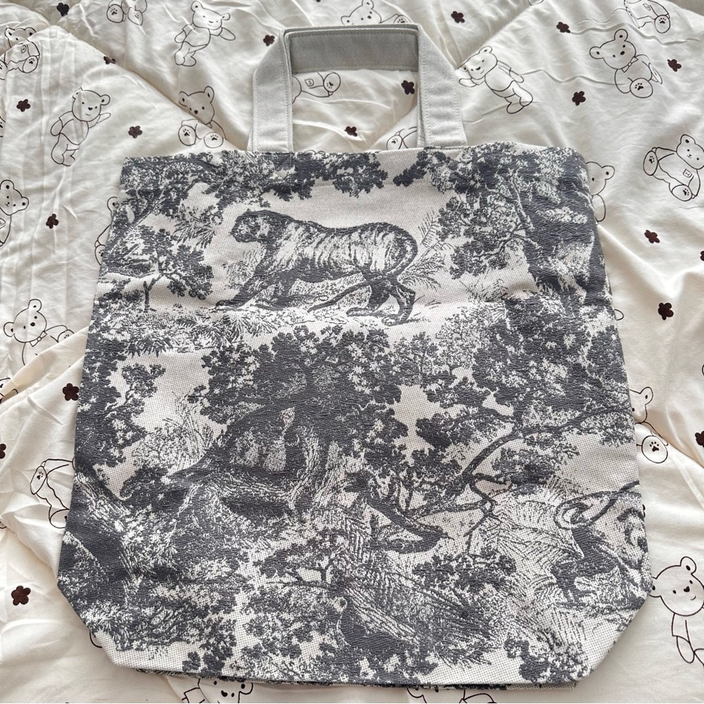 Dior Gray and White Tote Bag - Picture 5 of 6